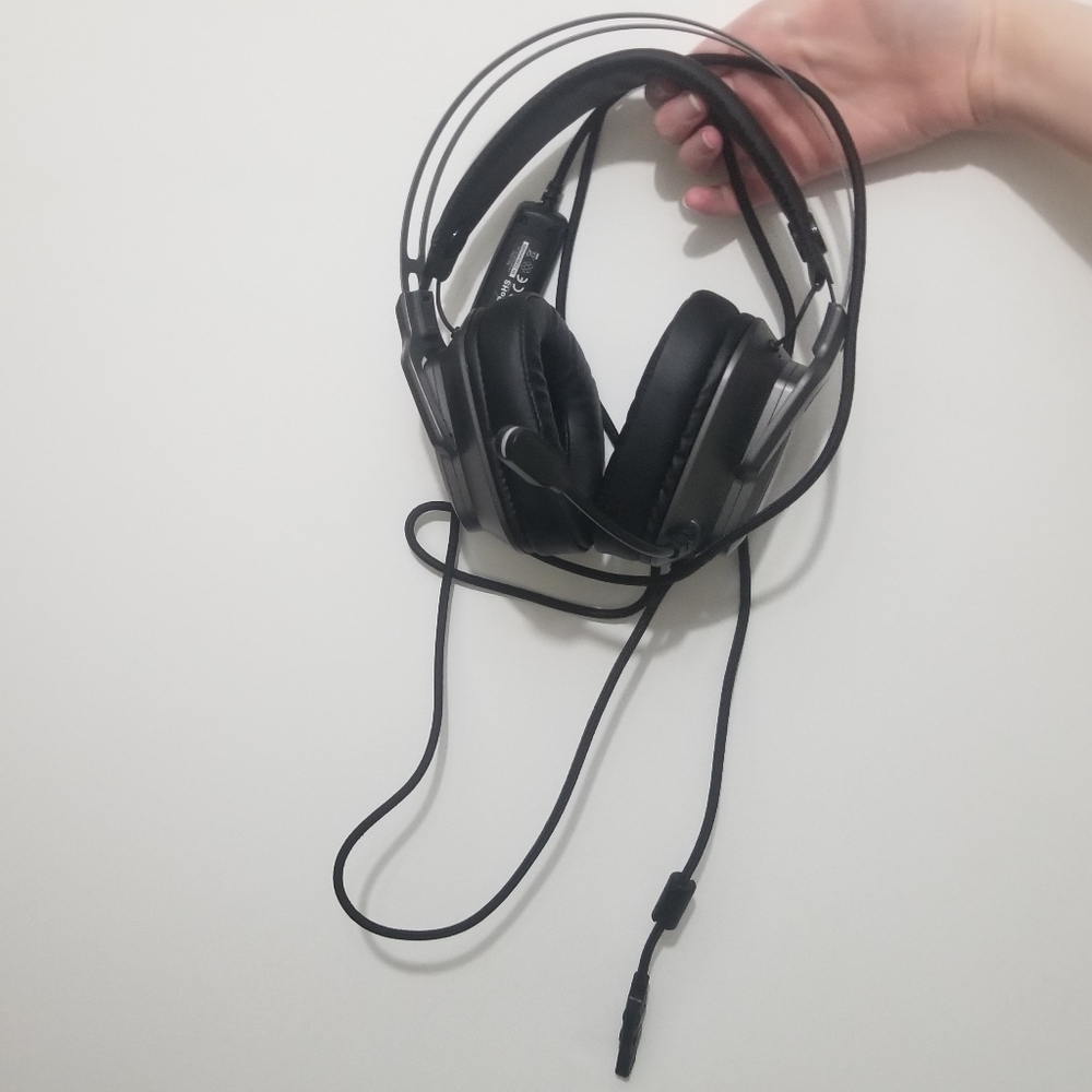 Gamepower wired gaming headphones w 7.1 surround sound, EUC - Picture 2 of 6